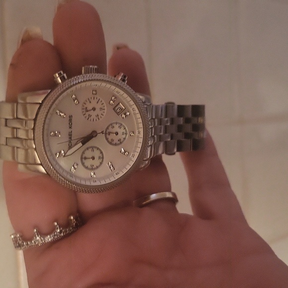 Michael Kors silver watch - Picture 2 of 4